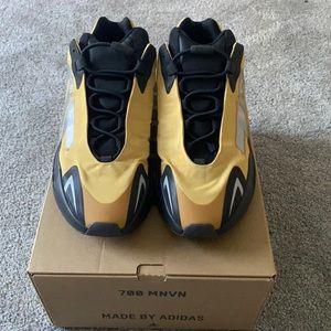 Yeezy 700 MNVN